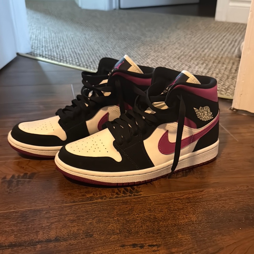 Air Jordan 1 mid - women’s magenta